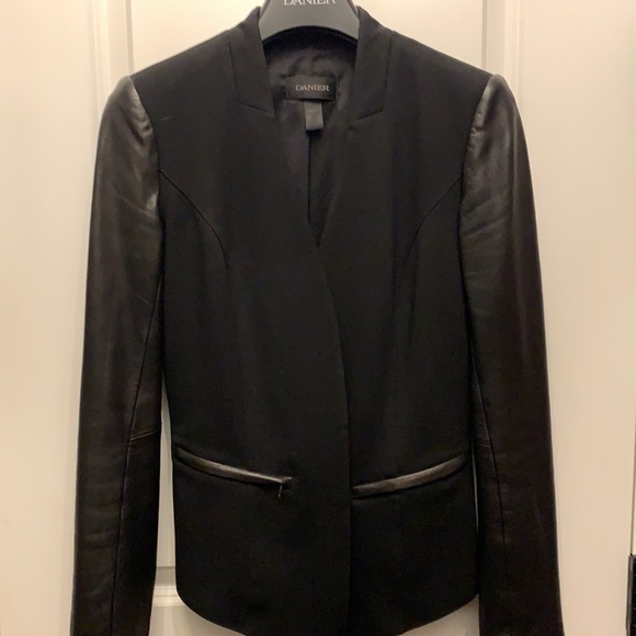 Danier blazer with leather sleeves - Picture 1 of 10